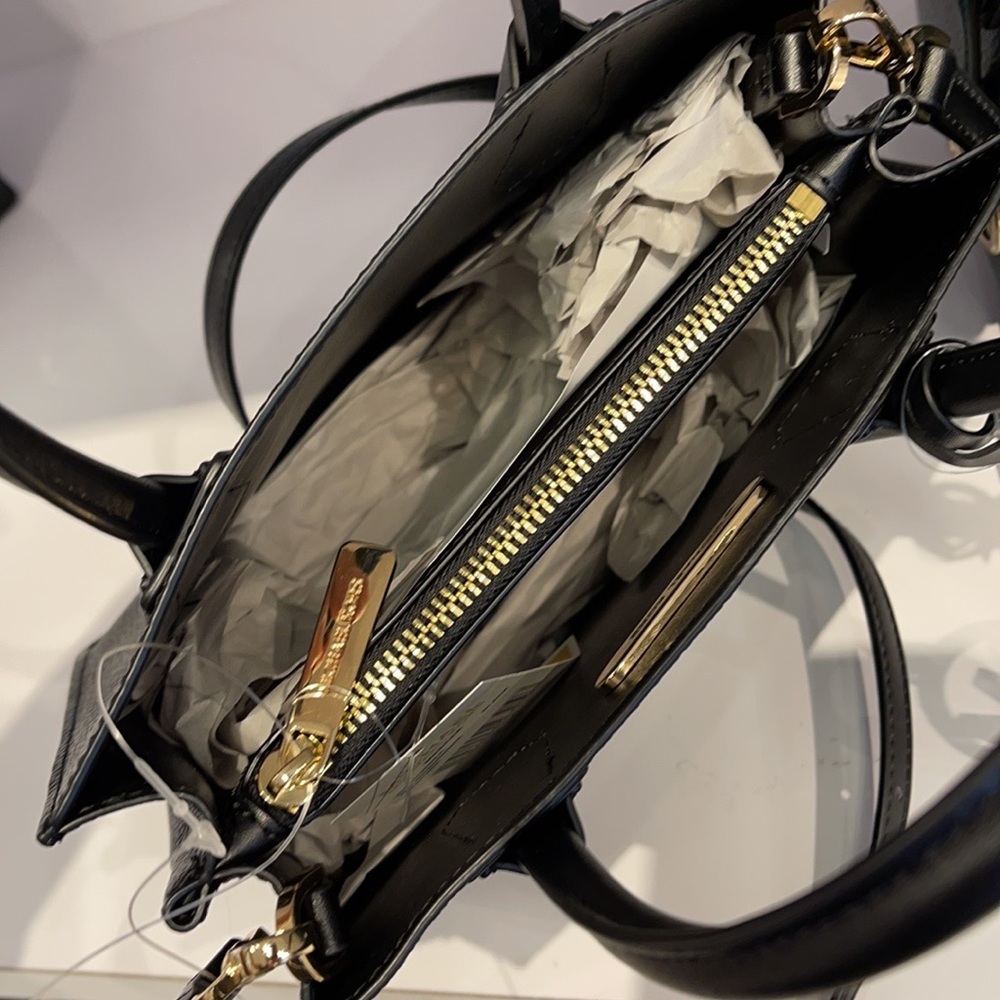 Michael Kors Mercer Medium Pebbled Leather Crossbody Bag - Picture 7 of 16